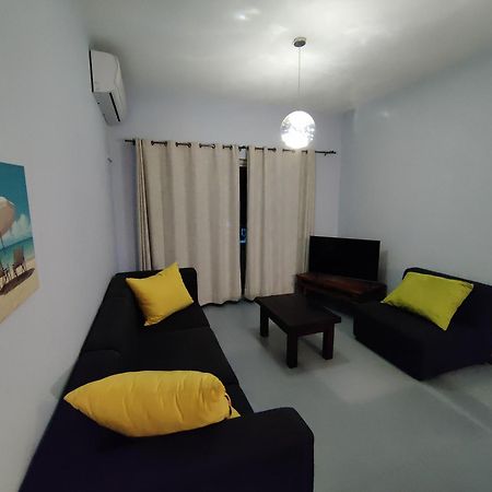 Ashiana Oceanside Apartment Flic-en-Flacq Buitenkant foto