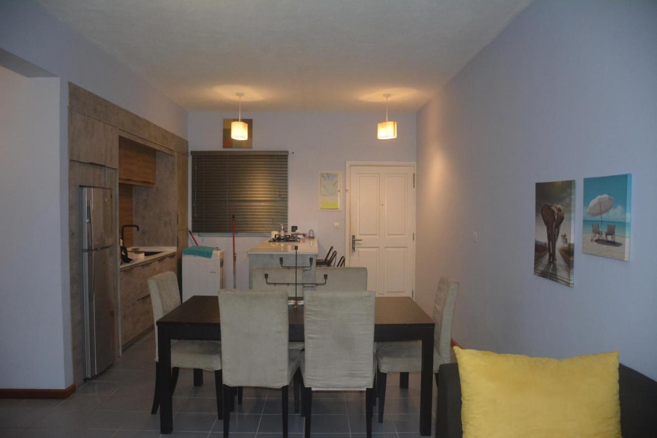 Ashiana Oceanside Apartment Flic-en-Flacq Buitenkant foto